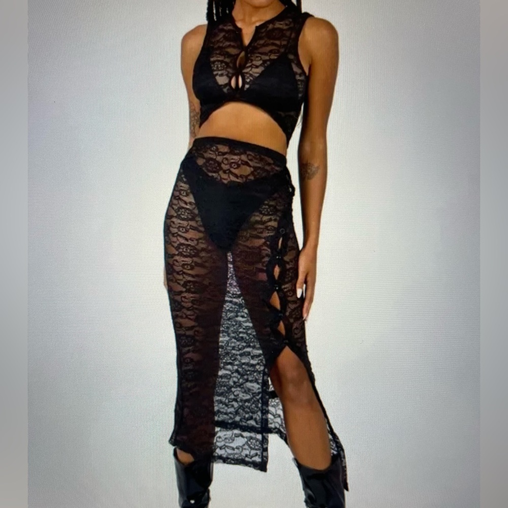 Lioness Lace Set